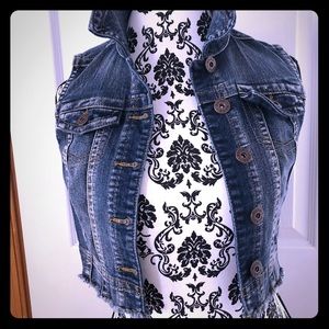 Classic sleeveless Jean jacket
